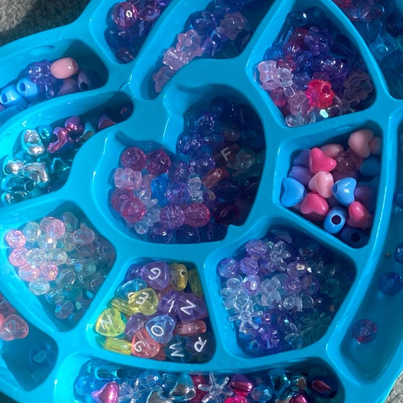 Disney Frozen Forever Friends Best Friends Jewelry Activity kit - Picture 8 of 9